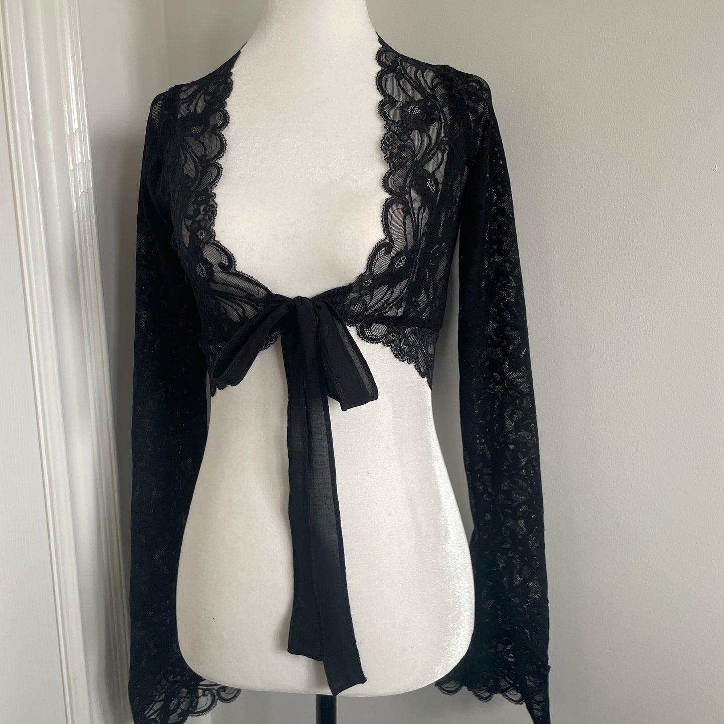 Flared Sleeve Lace Bolero Cardiagn
